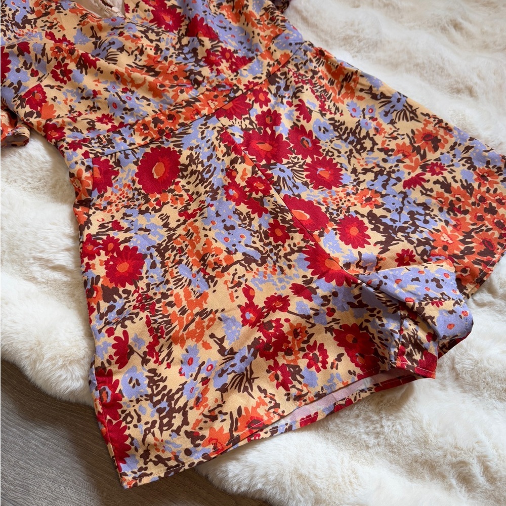 Floral V-Neck Romper ( my holiday romper ) Size M run small - Picture 5 of 15